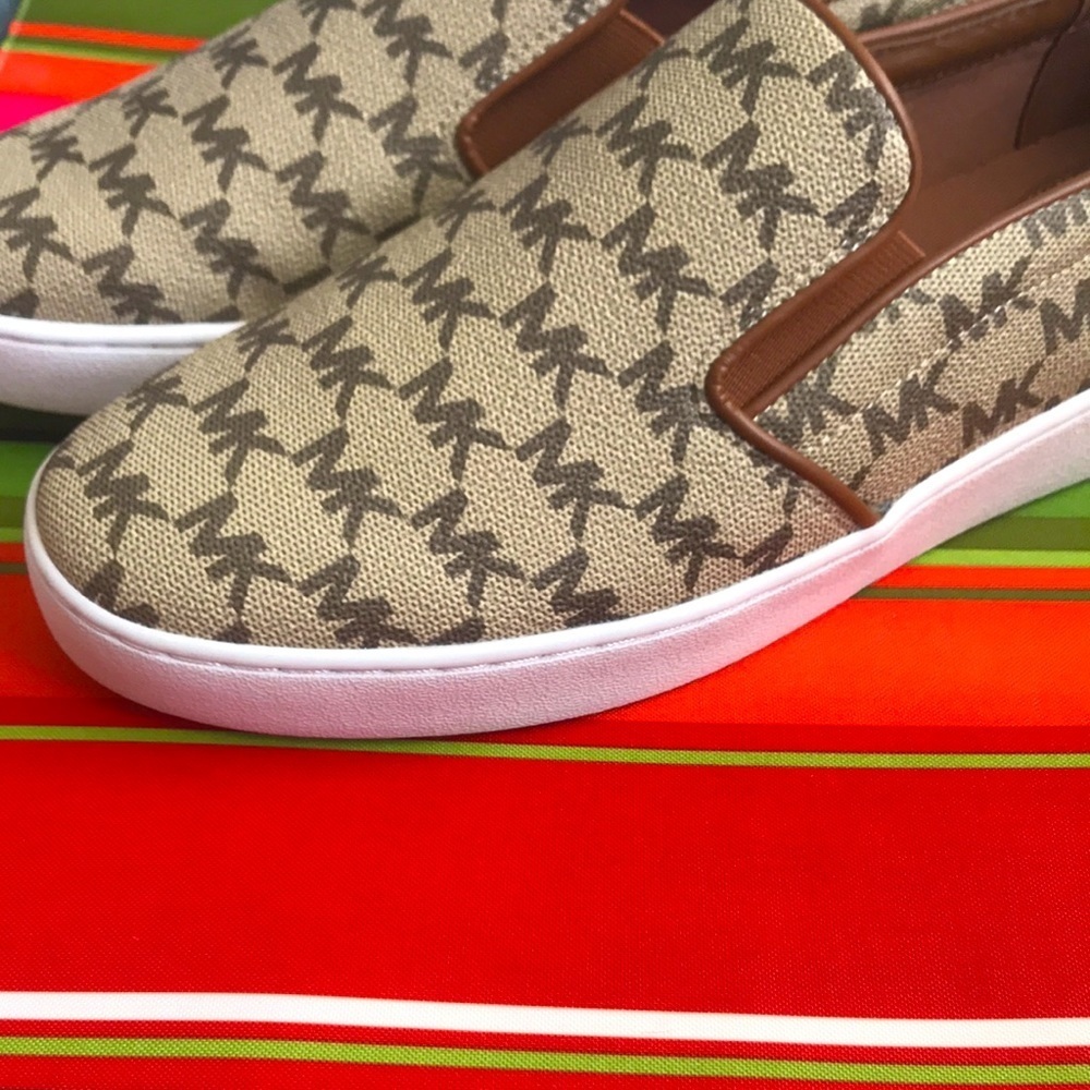 Brand New Michael Kors Logo Slip-On Sneakers Neutral Rubber Sole - Picture 7 of 13
